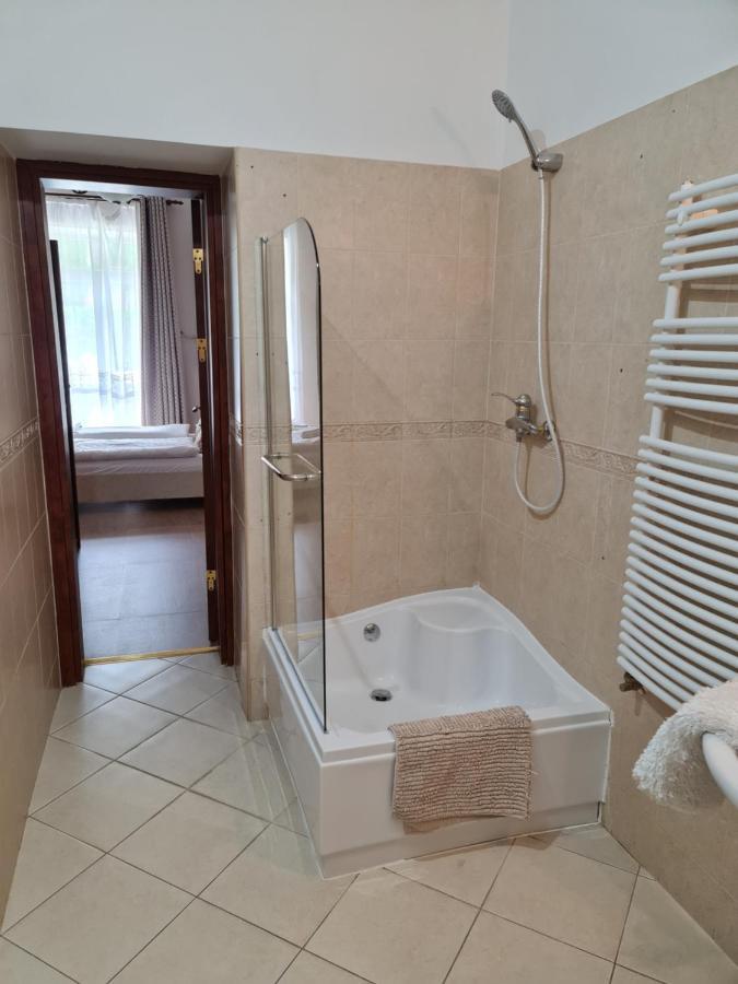 My-Lord LuxApartman Eger Extérieur photo