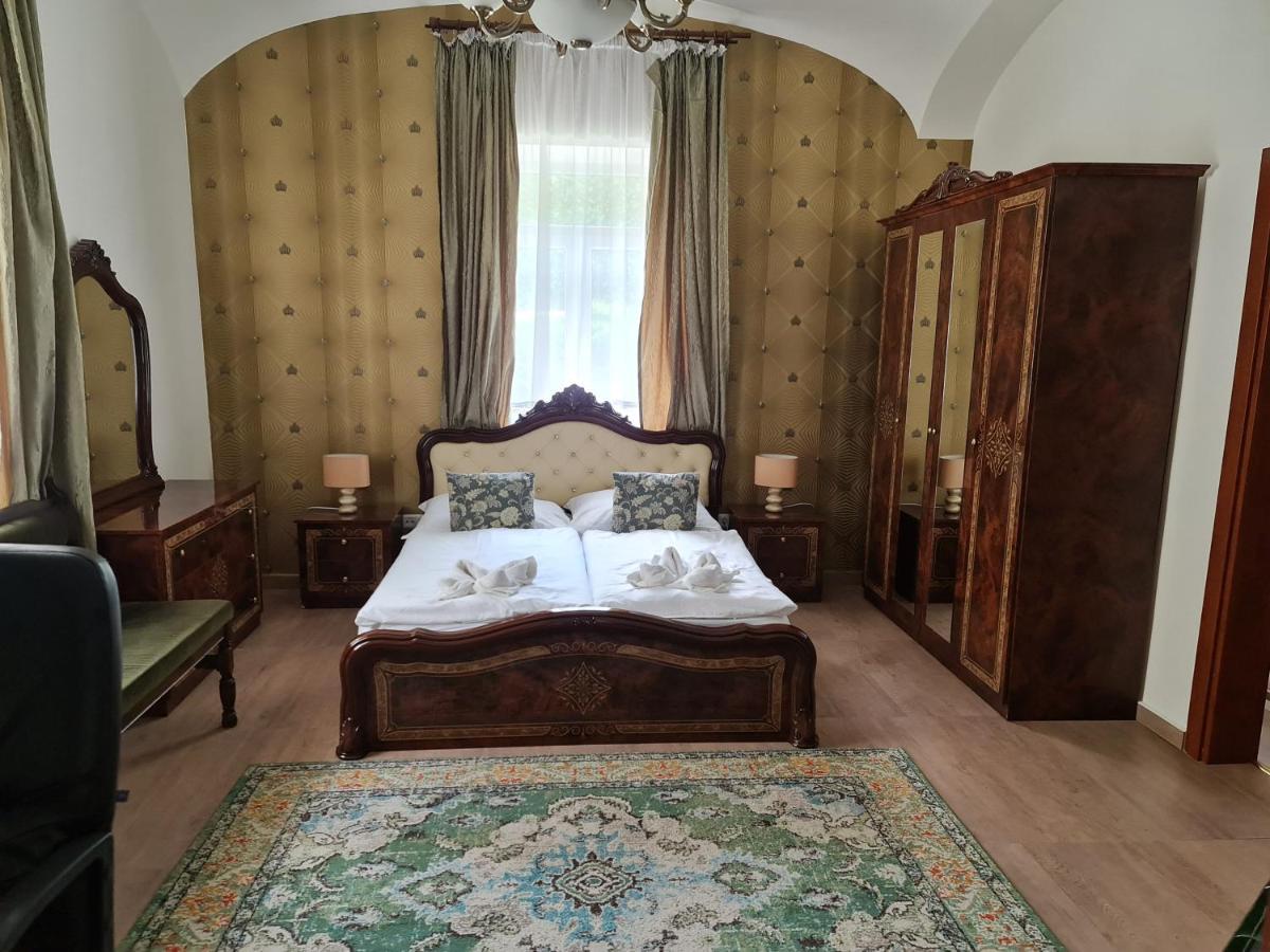 My-Lord LuxApartman Eger Extérieur photo