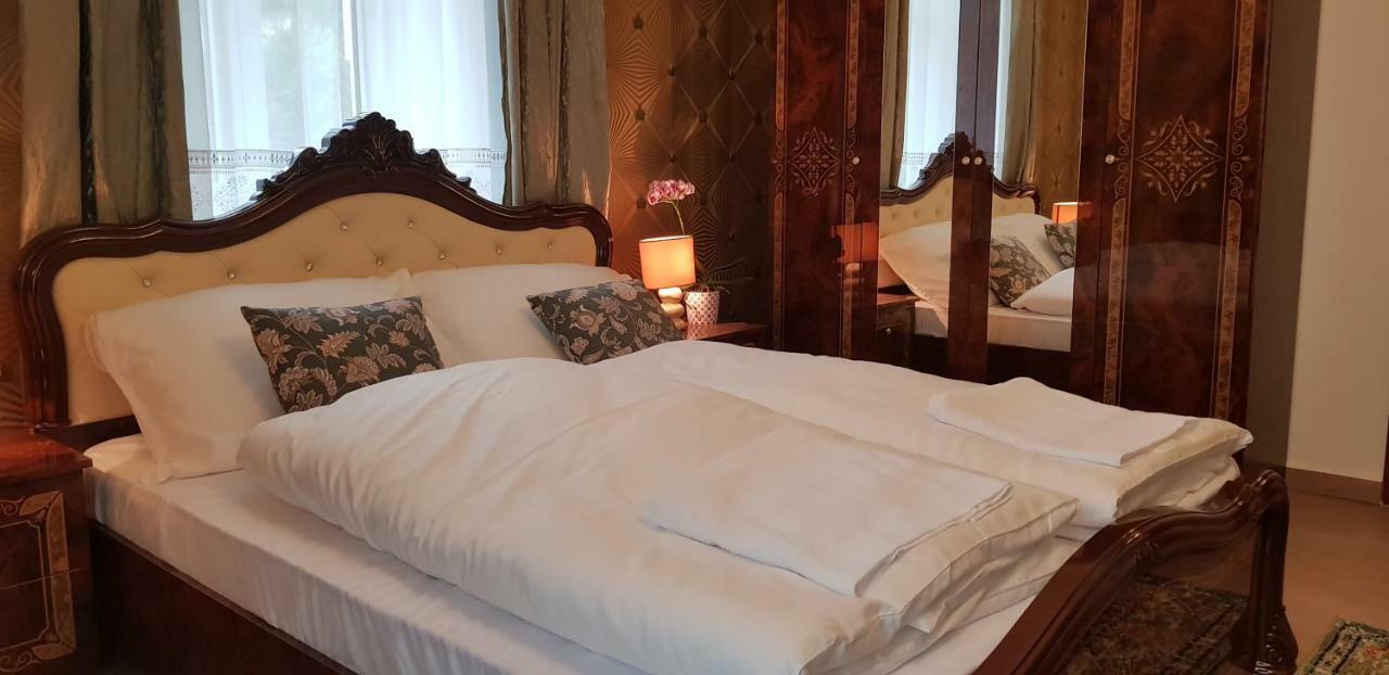My-Lord LuxApartman Eger Extérieur photo