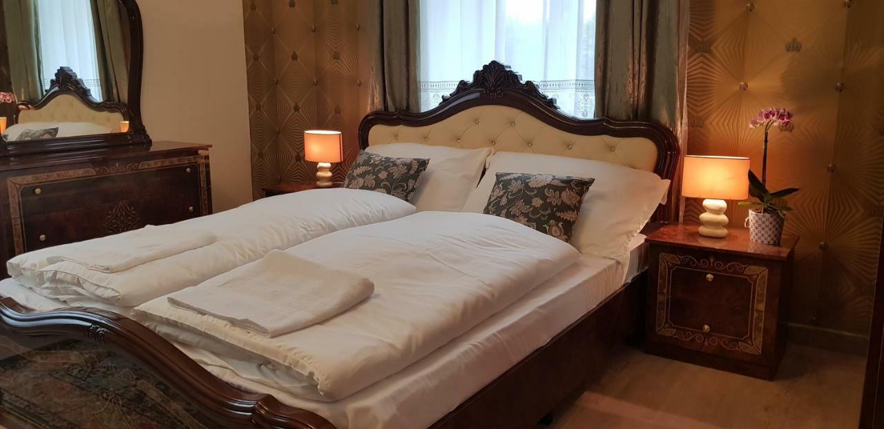 My-Lord LuxApartman Eger Extérieur photo