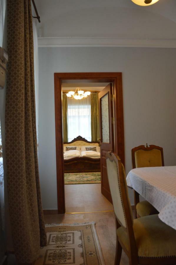 My-Lord LuxApartman Eger Extérieur photo